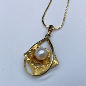 Genuine Akoya Pearl Gold Tone Pendant Necklace